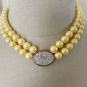 Avon "President's Recognition" pearlesque necklace